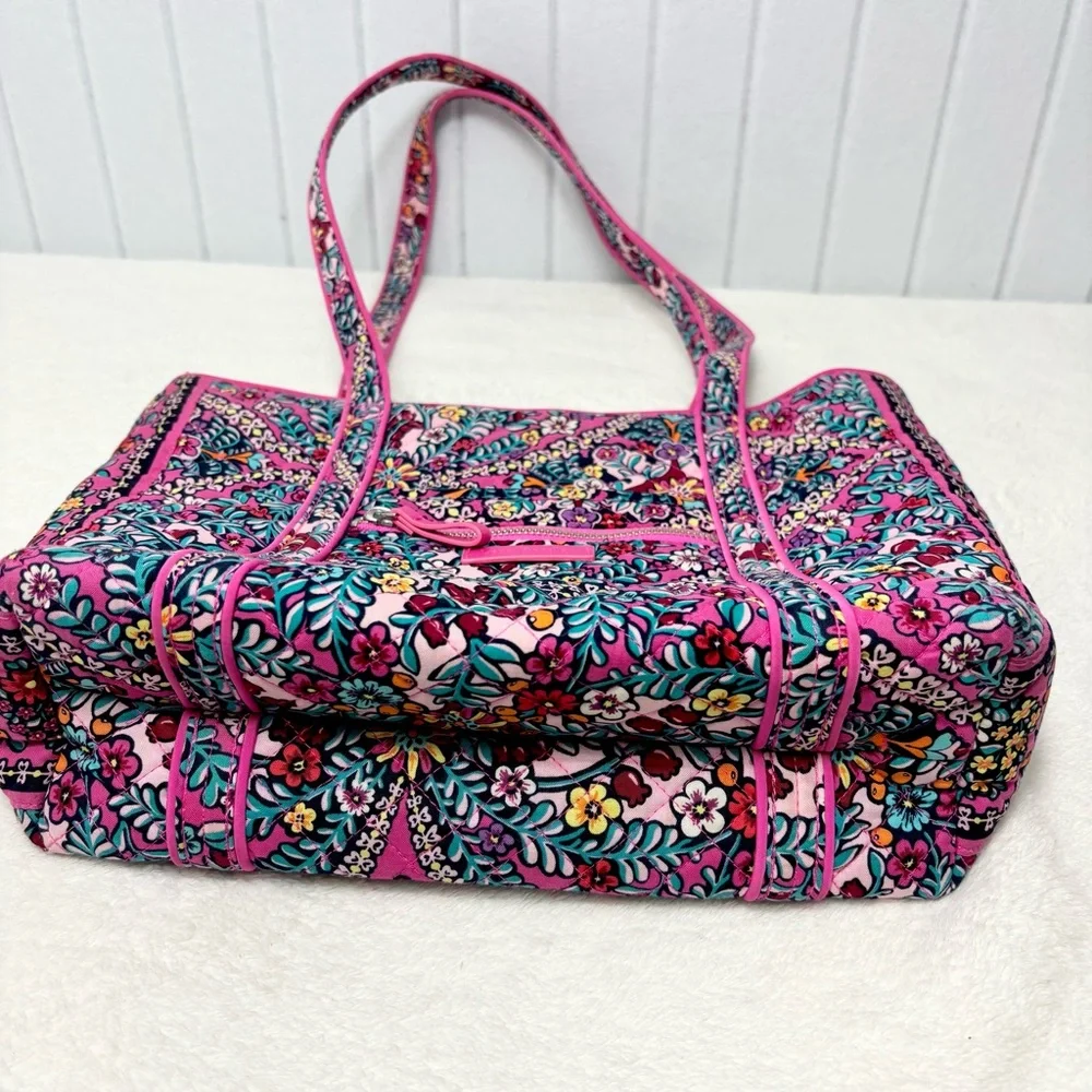 Vera Bradley Pink Iconic Kaleidoscope Rosettes Shoulder Tote Purse,‎ Pockets